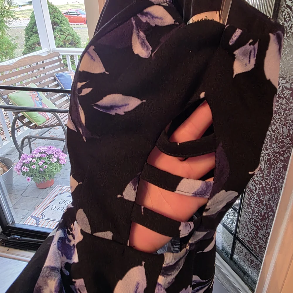 Xtraordinary Black and Blue Floral Backless Dress, Medium🖤💙 Like New Condition
